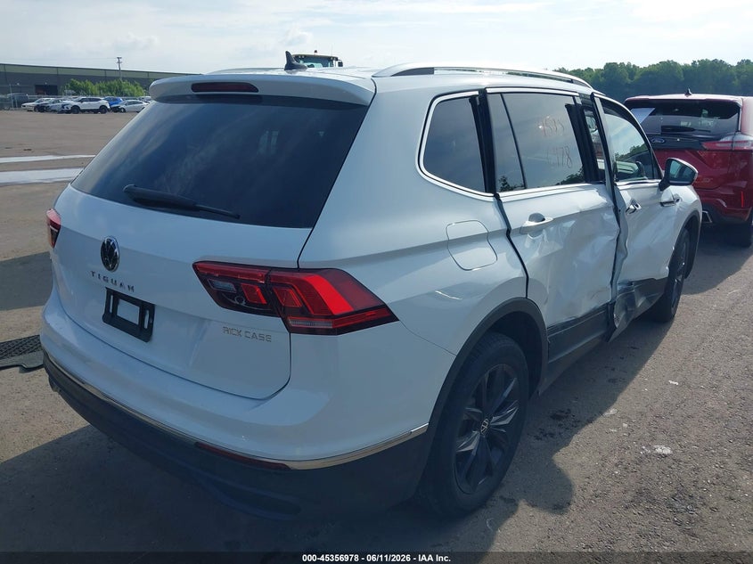 2024 Volkswagen Tiguan VIN 3VVNB7AXXRM118069 IAAI salvage auction — RIGHT SIDE, Wait Title, sold $7,600 on 2026-08-21 (photo 4)