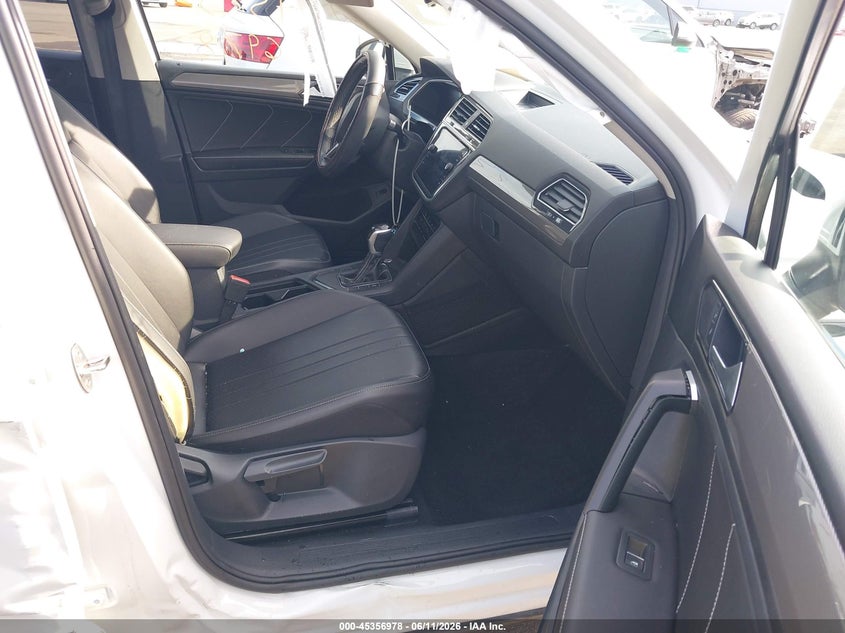 2024 Volkswagen Tiguan VIN 3VVNB7AXXRM118069 IAAI salvage auction — RIGHT SIDE, Wait Title, sold $7,600 on 2026-08-21 (photo 5)