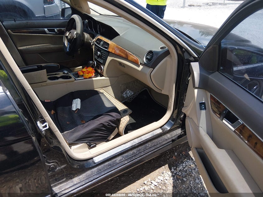 2012 Mercedes-benz C-klasse VIN WDDGF4HB5CR196470 IAAI salvage auction — WATER/FLOOD, Salvage Title, sold $425 on 2026-08-09 (photo 5)