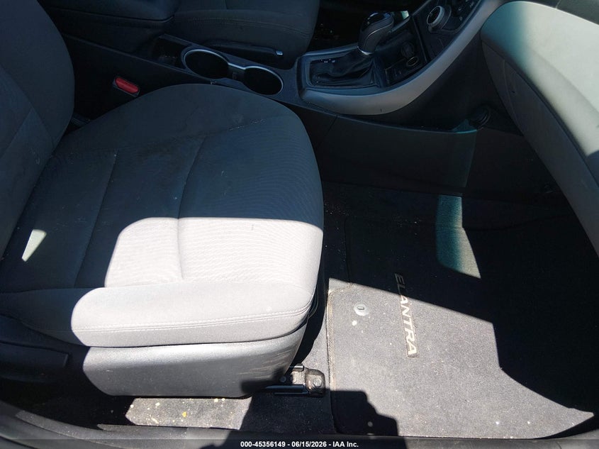 2015 Hyundai Elantra VIN KMHDH4AE9FU355449 IAAI salvage auction — NORMAL WEAR, Clear (Maryland), sold $825 on 2026-07-17 (photo 5)