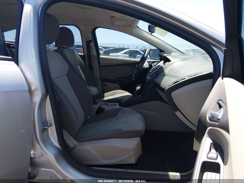 2014 Ford Focus VIN 1FADP3K23EL156736 IAAI salvage auction — NORMAL WEAR, Clear (Arizona), sold $275 on 2026-07-31 (photo 5)