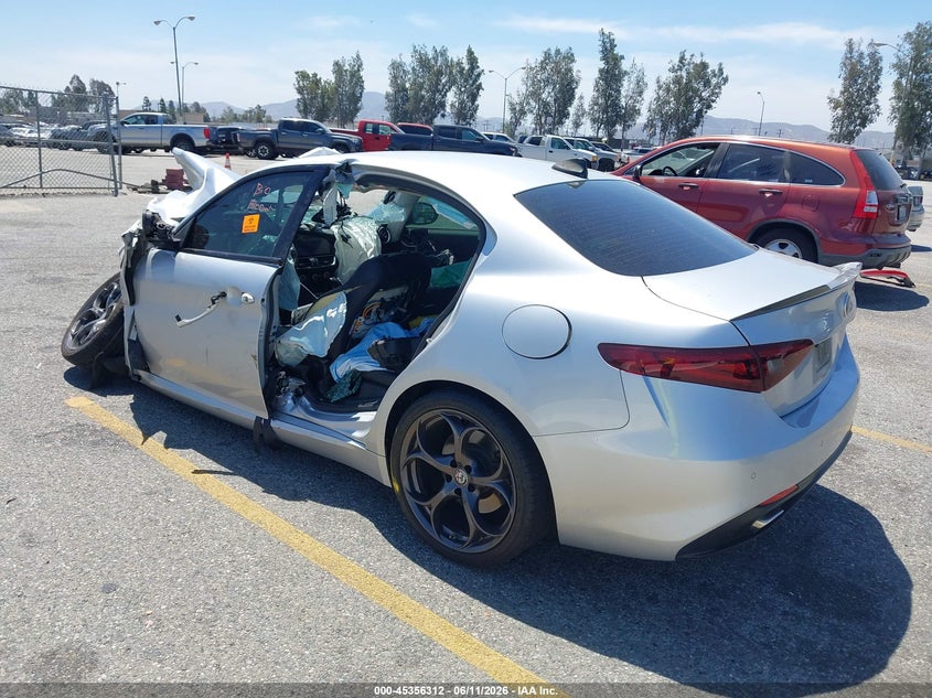 2018 Alfa romeo Giulia VIN ZARFAECN9J7582951 IAAI salvage auction — ALL OVER, Non-Repairable (California), sold $225 on 2026-08-11 (photo 3)