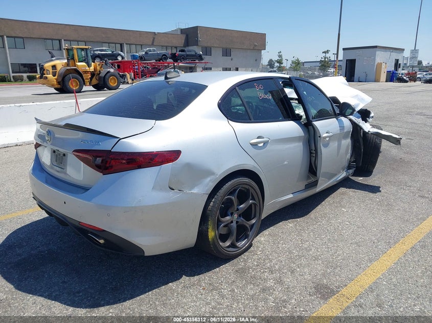 2018 Alfa romeo Giulia VIN ZARFAECN9J7582951 IAAI salvage auction — ALL OVER, Non-Repairable (California), sold $225 on 2026-08-11 (photo 4)