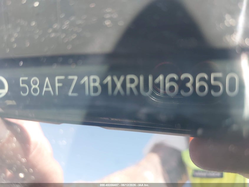2024 Lexus ES VIN 58AFZ1B1XRU163650 IAAI salvage auction — SIDE, Salvage Title, sold $34,600 on 2026-07-20 (photo 9)