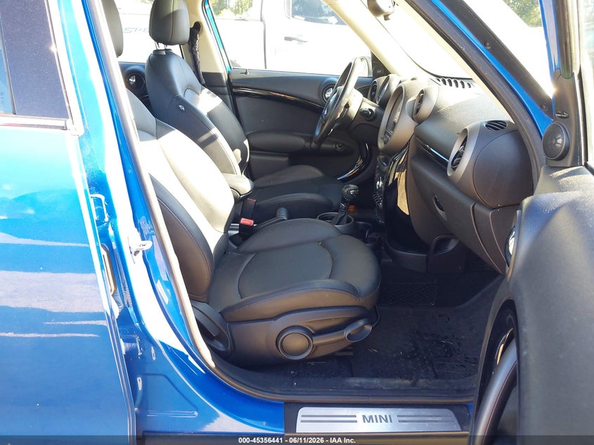 2011 Mini Cooper VIN WMWZB3C5XBWH94967 IAAI salvage auction — NORMAL WEAR, Clear (Washington), sold $375 on 2026-07-22 (photo 5)
