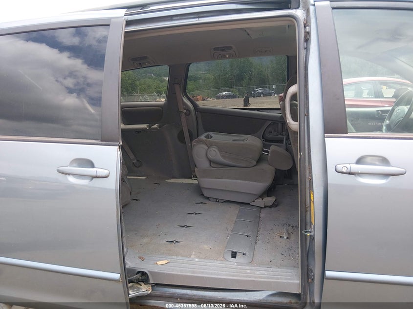 2004 Toyota Sienna VIN 5TDZA23C34S115216 IAAI salvage auction — NORMAL WEAR, Clear (New Jersey), sold $950 on 2026-07-09 (photo 8)