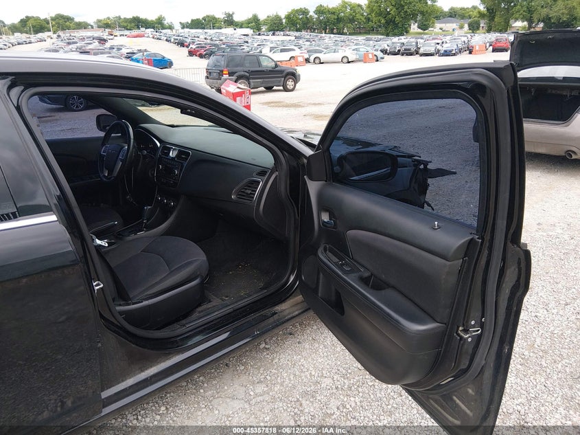 2013 Chrysler 200 VIN 1C3CCBBB6DN600453 IAAI salvage auction — FRONT END, Salvage Title, sold $300 on 2026-09-02 (photo 5)