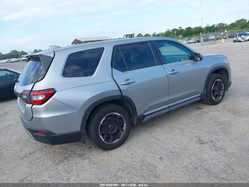2025 Honda Pilot VIN 5FNYG2H4XSB018849 IAAI salvage auction — LEFT SIDE, Rebuildable (Florida), sold $12,500 on 2026-07-30 (photo 4)