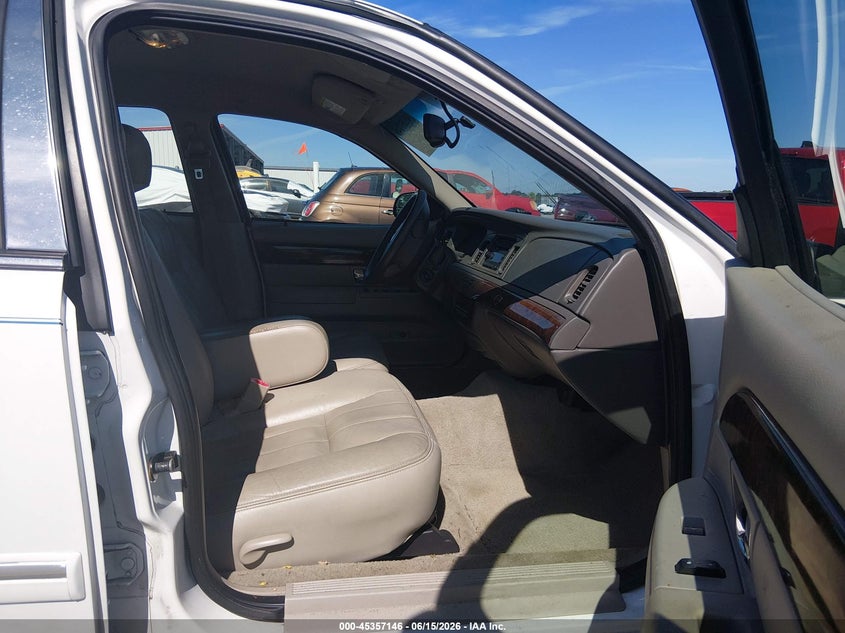 2009 Mercury Grand marquis VIN 2MEHM75V79X608552 IAAI salvage auction — SIDE, Salvage (South Carolina), sold $825 on 2026-07-19 (photo 5)