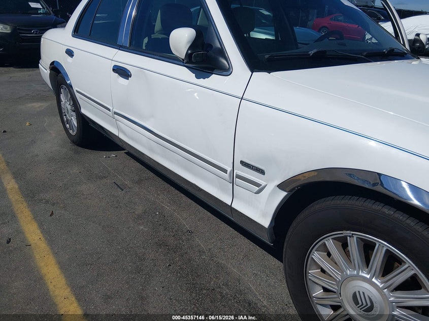 2009 Mercury Grand marquis VIN 2MEHM75V79X608552 IAAI salvage auction — SIDE, Salvage (South Carolina), sold $825 on 2026-07-19 (photo 6)