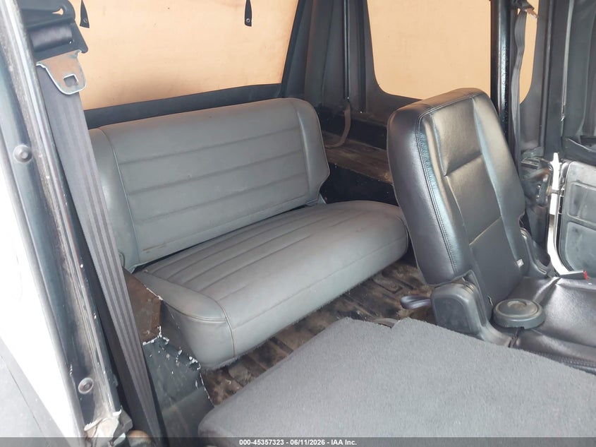 1992 Jeep Wrangler / VIN 2J4FY19PXNJ530295 IAAI salvage auction — NORMAL WEAR, Clear - Dealer Only (California), sold $600 on 2026-07-09 (photo 8)