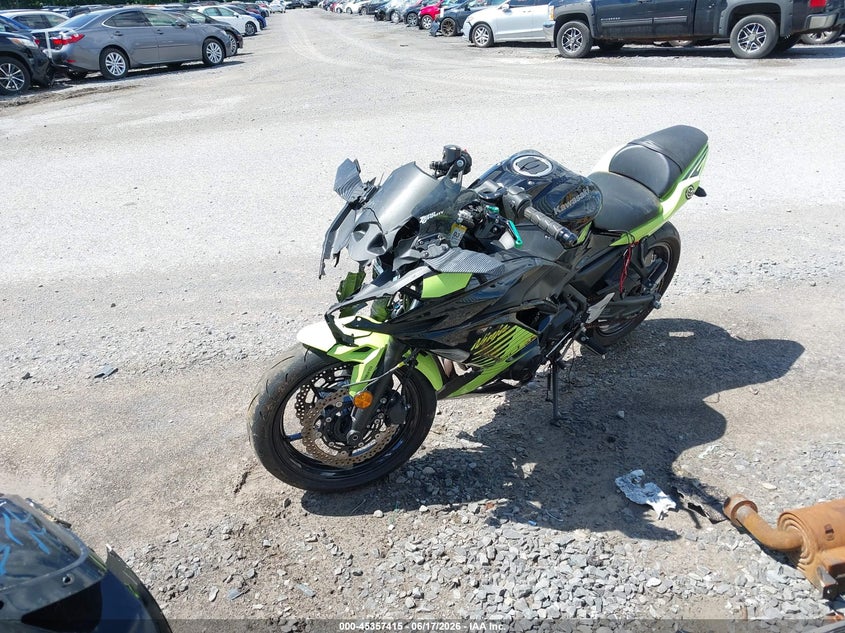 2026 Kawasaki Ninja VIN ML5EXEP17TDAG7942 IAAI salvage auction — FRONT END, Mv-907A (New York), sold $1,200 on 2026-07-09 (photo 2)