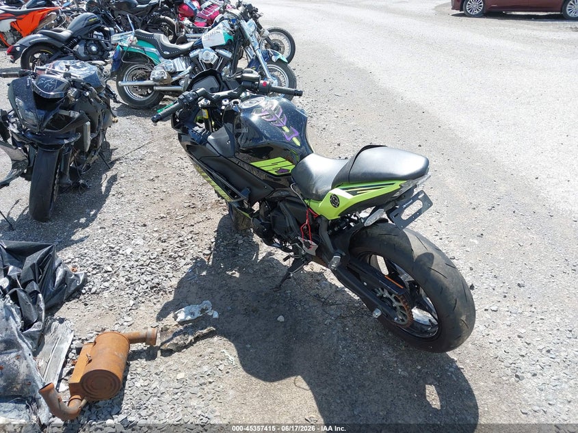 2026 Kawasaki Ninja VIN ML5EXEP17TDAG7942 IAAI salvage auction — FRONT END, Mv-907A (New York), sold $1,200 on 2026-07-09 (photo 3)