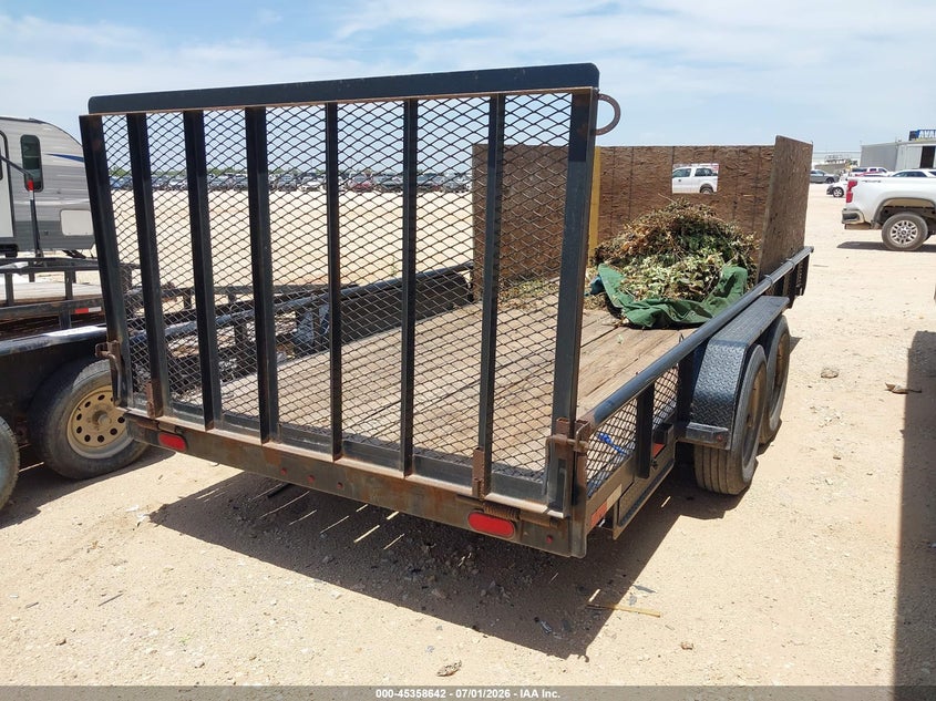 2017 Lamar Utility trailer VIN 5RVU51821HP046489 IAAI salvage auction — SIDE, Salvage (Texas), sold $1,300 on 2026-07-16 (photo 4)