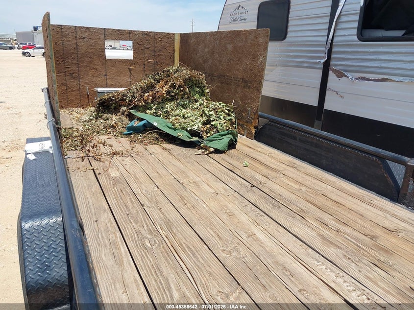2017 Lamar Utility trailer VIN 5RVU51821HP046489 IAAI salvage auction — SIDE, Salvage (Texas), sold $1,300 on 2026-07-16 (photo 5)