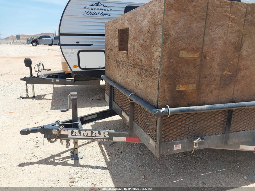 2017 Lamar Utility trailer VIN 5RVU51821HP046489 IAAI salvage auction — SIDE, Salvage (Texas), sold $1,300 on 2026-07-16 (photo 7)