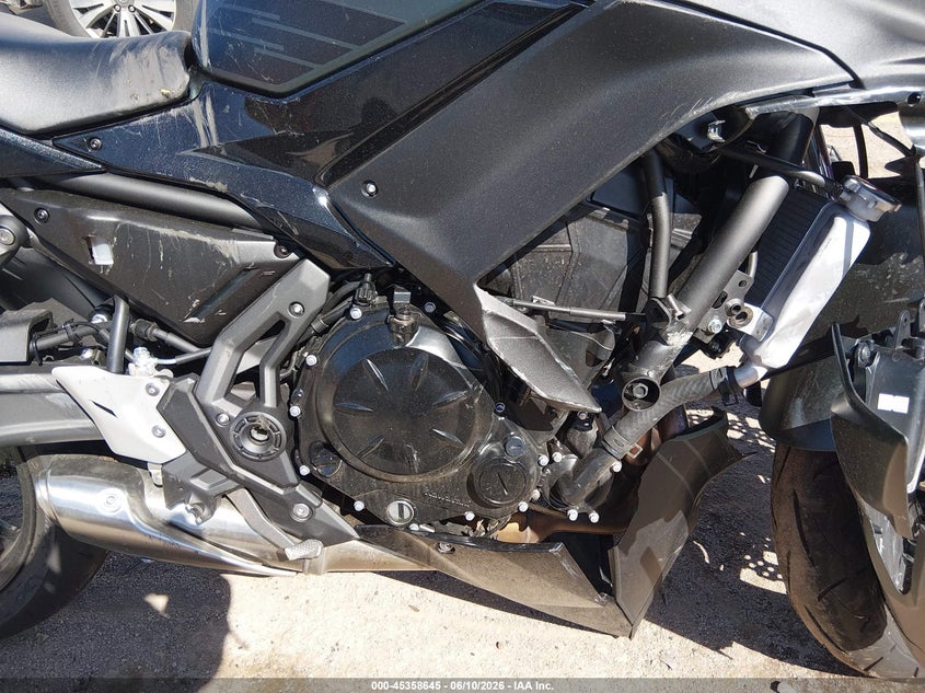 2025 Kawasaki Ninja VIN ML5EXEP15SDAF8994 IAAI salvage auction — ALL OVER, Salvage (Kentucky), sold $1,350 on 2026-07-28 (photo 8)