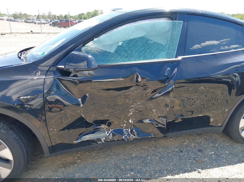 2023 Tesla Model y VIN 7SAYGDEE6PA171700 IAAI salvage auction — SIDE, Salvage (Virginia), sold $11,800 on 2026-07-11 (photo 6)