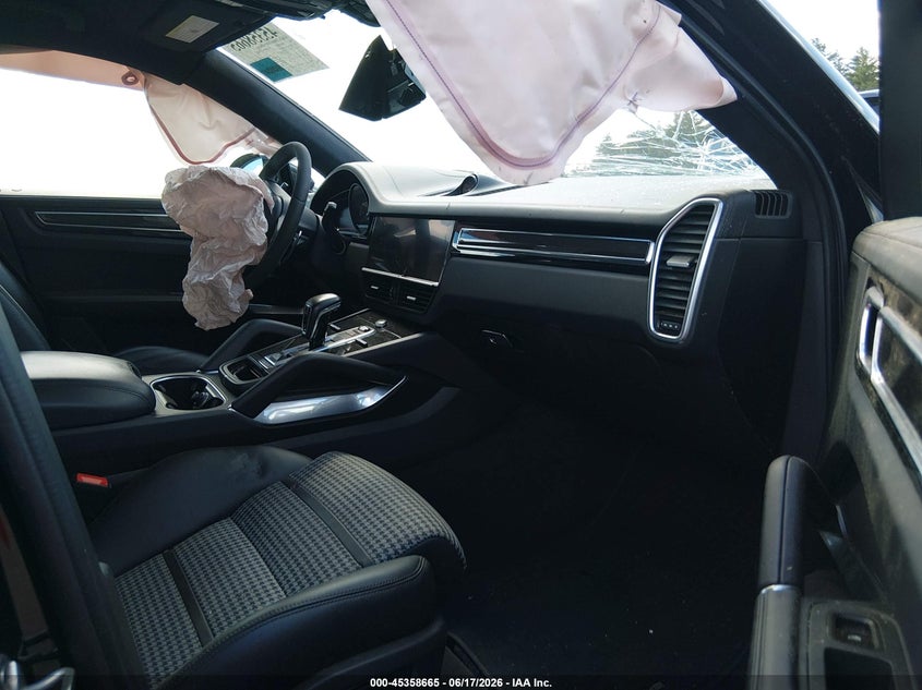 2020 Porsche Cayenne coupe VIN WP1BF2AY4LDA65789 IAAI salvage auction — FRONT END, Salvage (Massachusetts), sold $13,750 on 2026-09-11 (photo 5)