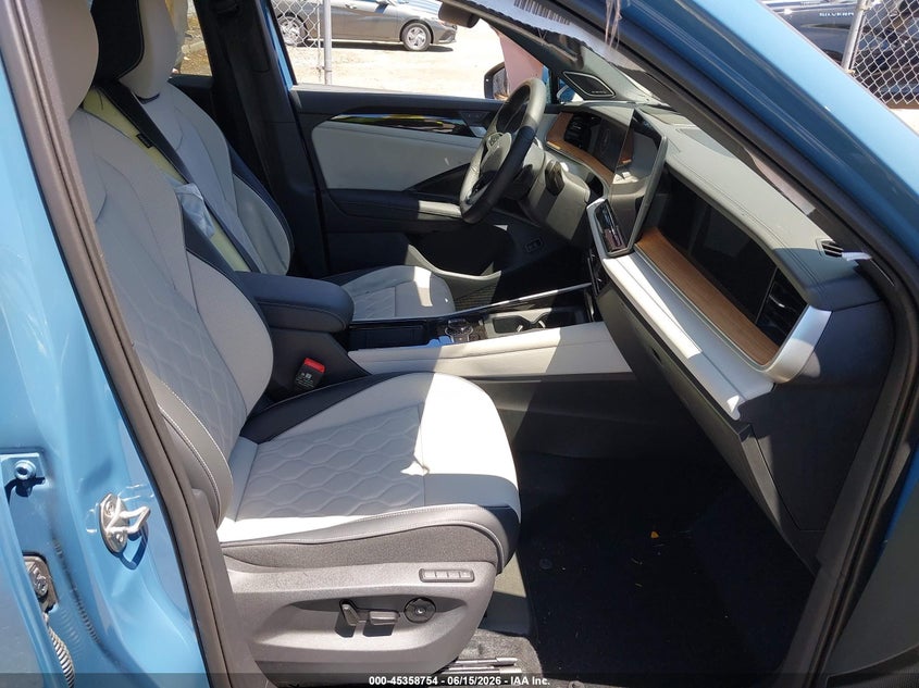 2026 Volkswagen Tiguan VIN 3VVUW7RM4TM038817 IAAI salvage auction — SIDE, Mv-907A (New York), sold $17,700 on 2026-07-09 (photo 5)