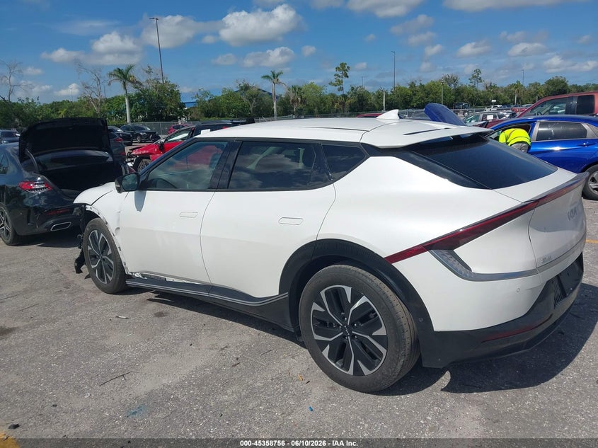 2023 Kia Ev6 VIN KNDC34LA0P5603236 IAAI salvage auction — LEFT FRONT, Salvage Title, sold $11,800 on 2026-08-20 (photo 3)