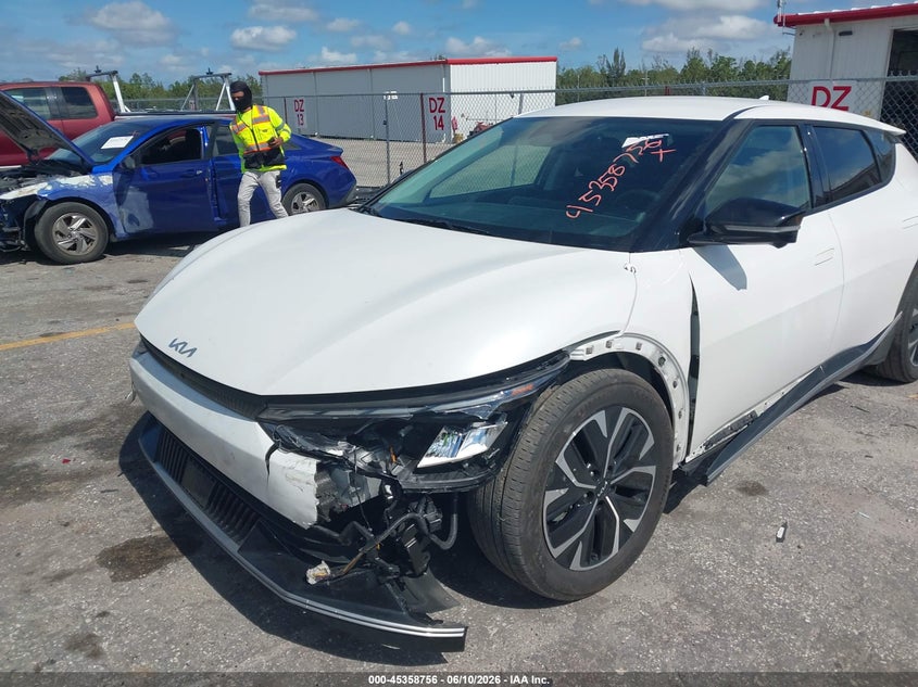 2023 Kia Ev6 VIN KNDC34LA0P5603236 IAAI salvage auction — LEFT FRONT, Salvage Title, sold $11,800 on 2026-08-20 (photo 6)