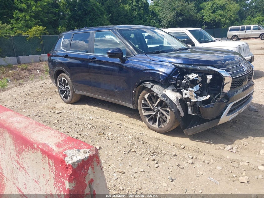 2024 Mitsubishi Outlander VIN JA4J4VA88RZ064168 IAAI salvage auction — FRONT END, Salvage Title, sold $11,600 on 2026-09-24 (photo 1)