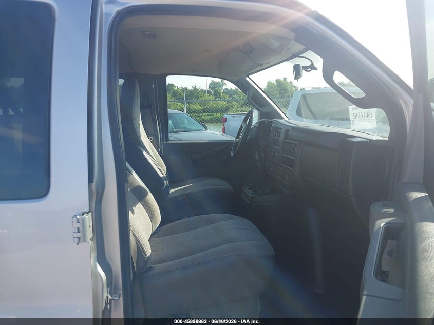 2019 Chevrolet Express 3500 VIN 1GAZGNFG2K1324951 IAAI salvage auction — NORMAL WEAR, Sf97 (Illinois), sold $16,300 on 2026-07-09 (photo 5)