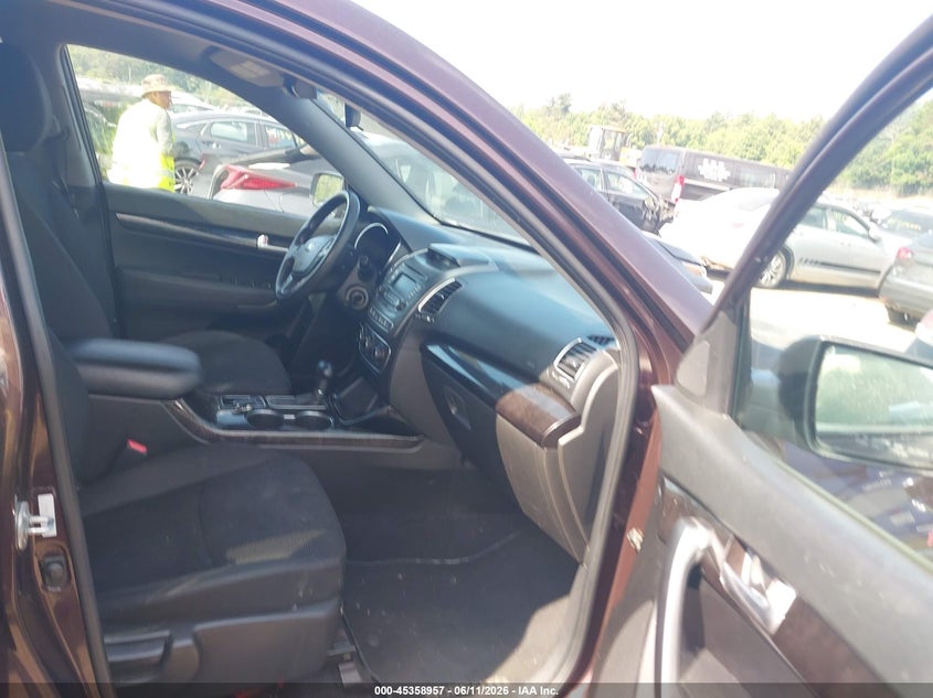 2014 Kia Sorento VIN 5XYKTCA69EG429434 IAAI salvage auction — UNKNOWN, Salvage (Massachusetts), sold $900 on 2026-07-10 (photo 5)