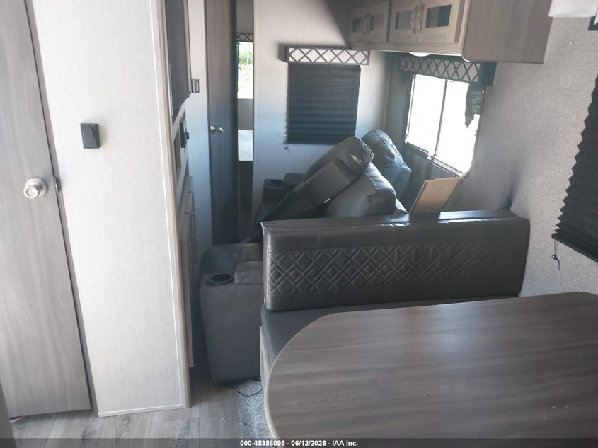 2021 Forest river Freedom express VIN 5ZT2FERB5MW013546 IAAI salvage auction — Unknown, Certificate Of Destruction (Florida), sold $2,600 on 2026-07-16 (photo 8)