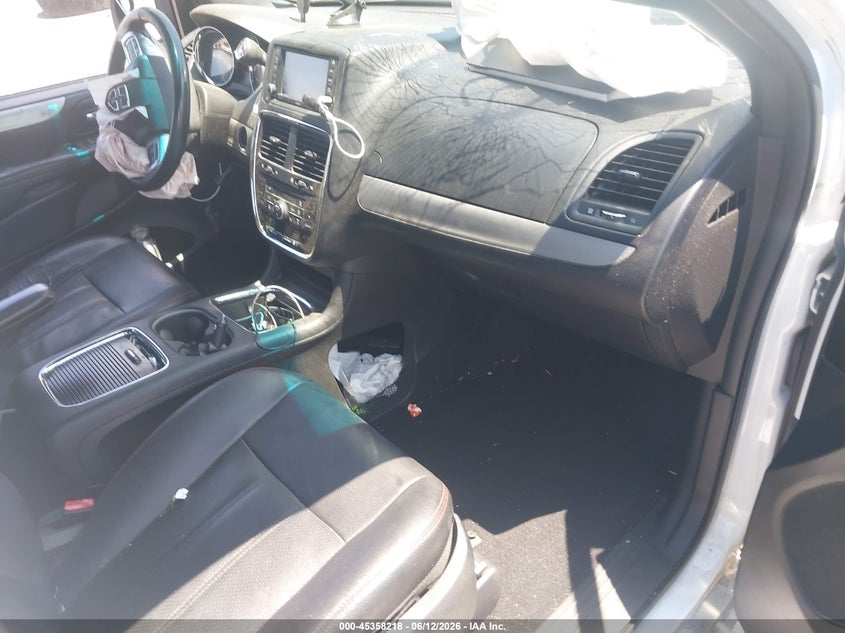 2017 Dodge Caravan VIN 2C4RDGEG9HR709926 IAAI salvage auction — FRONT & REAR, Salvage Title, sold $625 on 2026-07-24 (photo 5)
