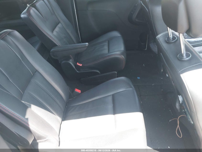 2017 Dodge Caravan VIN 2C4RDGEG9HR709926 IAAI salvage auction — FRONT & REAR, Salvage Title, sold $625 on 2026-07-24 (photo 8)