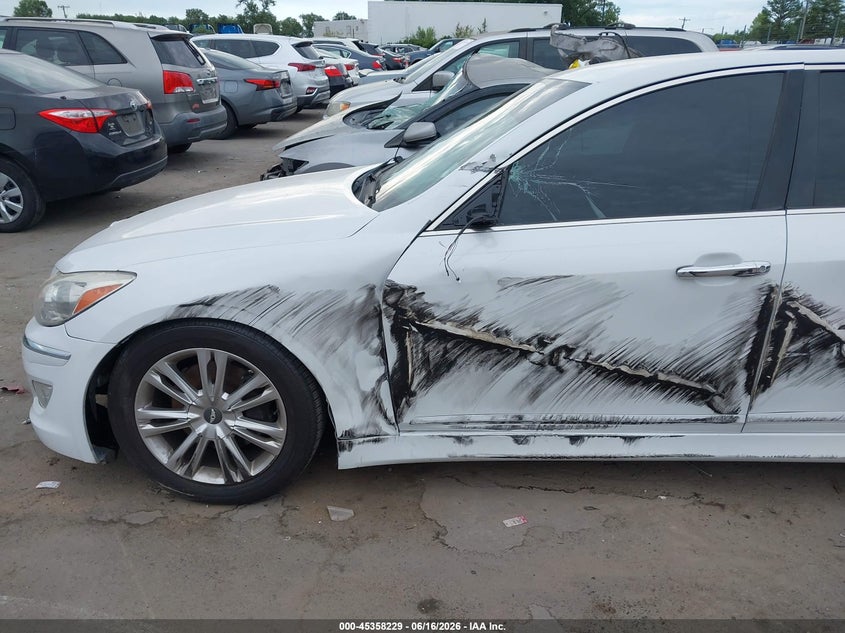 2014 Hyundai Genesis VIN KMHGC4DD7EU259381 IAAI salvage auction — LEFT SIDE, Salvage (Idaho), sold $925 on 2026-07-20 (photo 6)