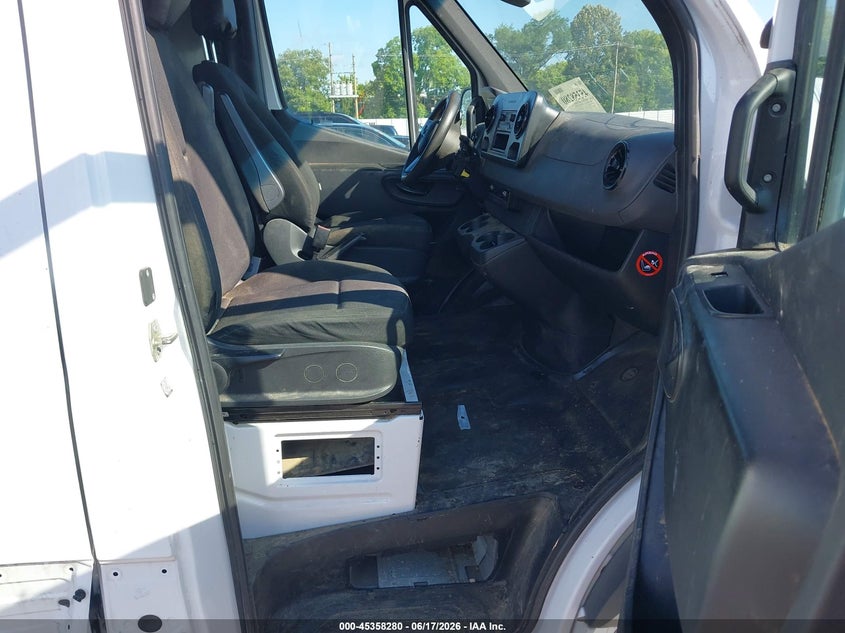 2019 Mercedes-benz Sprinter VIN WD4FF1CD0KT010340 IAAI salvage auction — FRONT END, Clear (Tennessee), sold $10,750 on 2026-07-07 (photo 5)