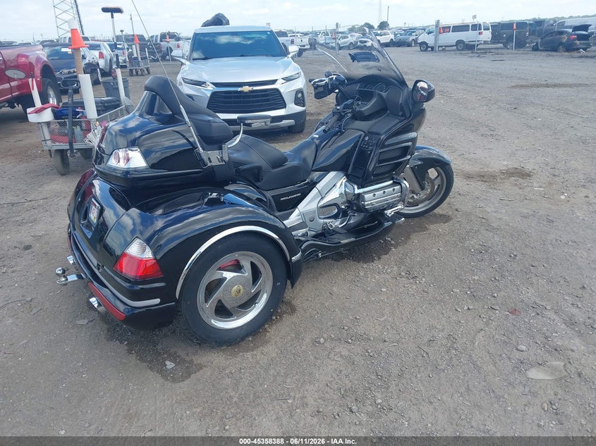 2008 Honda Gl1800c VIN 1HFSC47H98A702753 IAAI salvage auction — RIGHT SIDE, Clear (Arkansas), sold $8,800 on 2026-08-05 (photo 4)