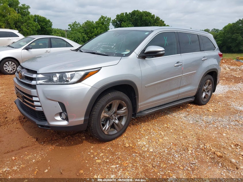 2018 Toyota Highlander VIN 5TDDZRFH8JS818180 IAAI salvage auction — HAIL, Salvage Title, sold $10,100 on 2026-07-30 (photo 2)