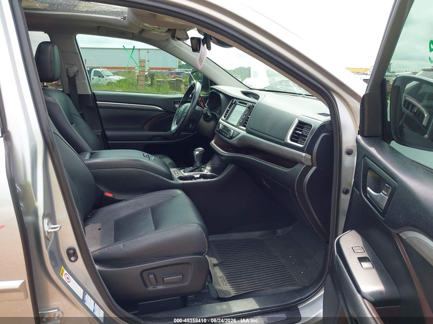 2018 Toyota Highlander VIN 5TDDZRFH8JS818180 IAAI salvage auction — HAIL, Salvage Title, sold $10,100 on 2026-07-30 (photo 5)