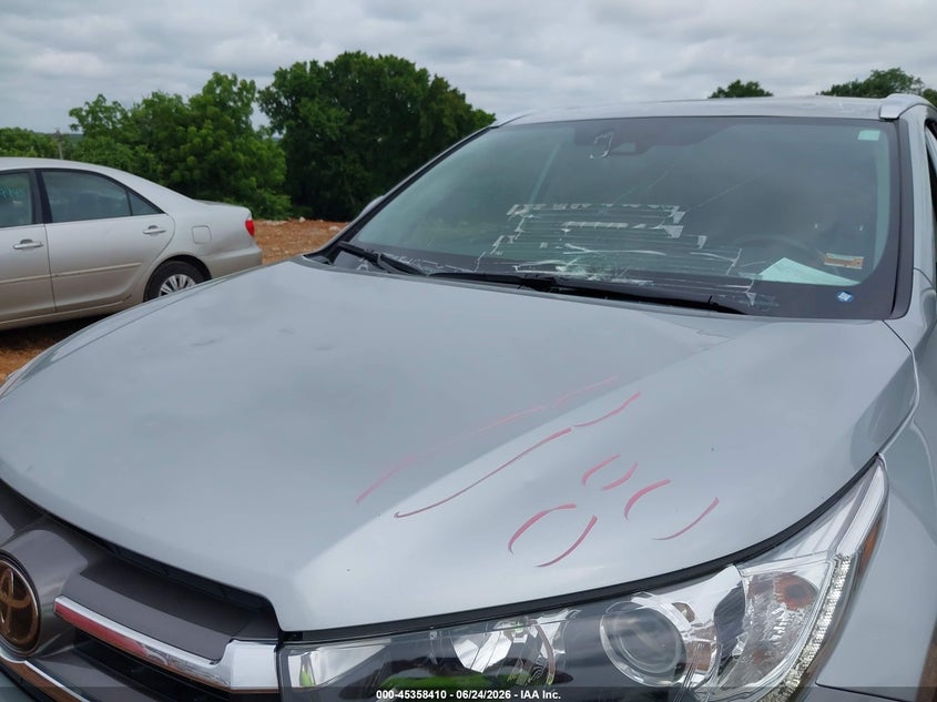 2018 Toyota Highlander VIN 5TDDZRFH8JS818180 IAAI salvage auction — HAIL, Salvage Title, sold $10,100 on 2026-07-30 (photo 6)