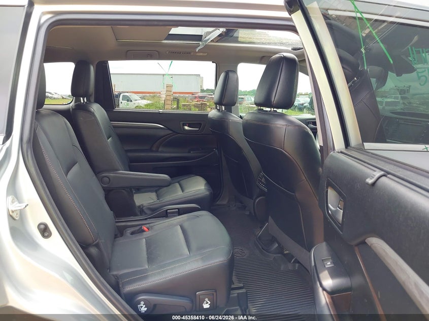 2018 Toyota Highlander VIN 5TDDZRFH8JS818180 IAAI salvage auction — HAIL, Salvage Title, sold $10,100 on 2026-07-30 (photo 8)