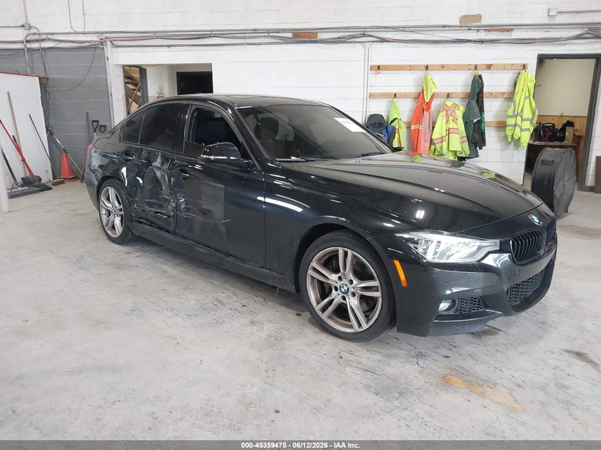 2017 BMW 3er VIN WBA8B7G32HNU37998 IAAI salvage auction — RIGHT SIDE, Wait Title, sold $10,950 on 2026-08-05 (photo 1)