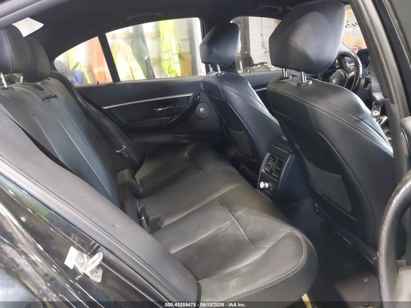 2017 BMW 3er VIN WBA8B7G32HNU37998 IAAI salvage auction — RIGHT SIDE, Wait Title, sold $10,950 on 2026-08-05 (photo 8)