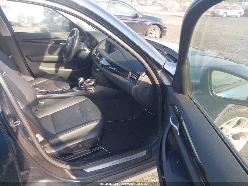 2014 BMW X1 VIN WBAVM1C5XEVW53966 IAAI salvage auction — NORMAL WEAR, Clear (Delaware), sold $600 on 2026-07-30 (photo 5)