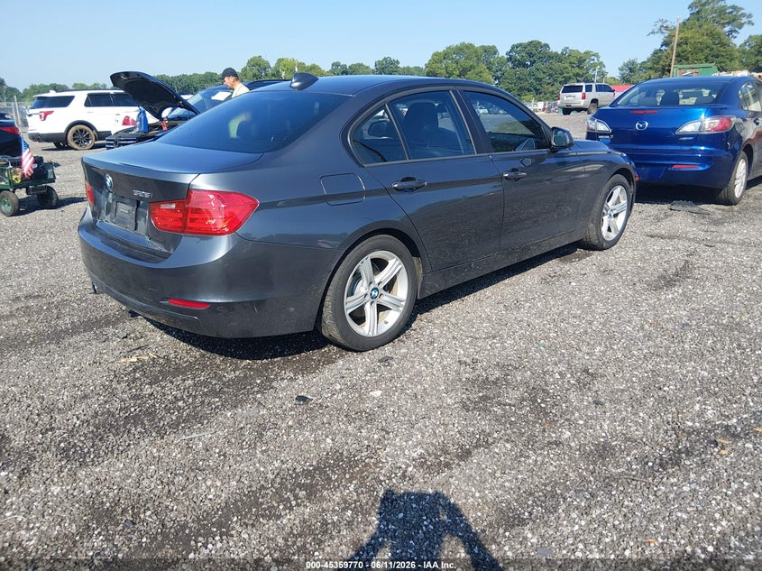 2013 BMW 3er VIN WBA3A5G5XDNP20288 IAAI salvage auction — UNDERCARRIAGE, Salvage (South Carolina), sold $775 on 2026-07-28 (photo 4)