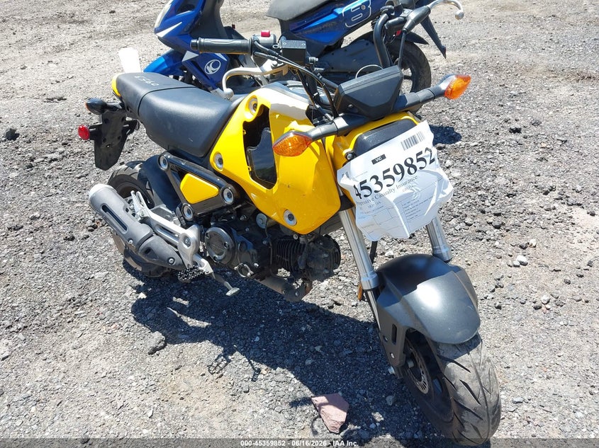 2023 Honda Grom VIN MLHJC9212P5109446 IAAI salvage auction — LEFT & RIGHT, Salvage (Pennsylvania), sold $150 on 2026-07-15 (photo 1)