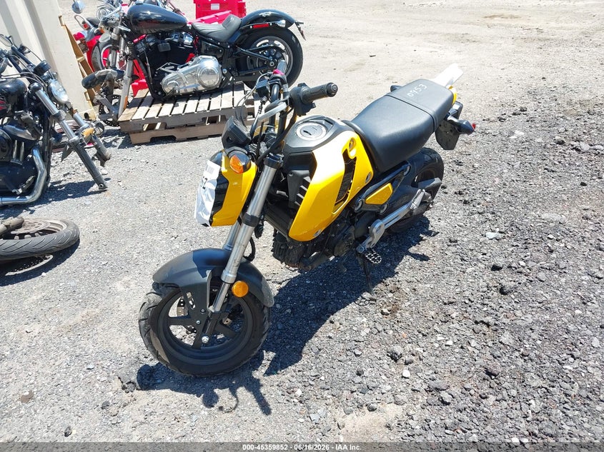 2023 Honda Grom VIN MLHJC9212P5109446 IAAI salvage auction — LEFT & RIGHT, Salvage (Pennsylvania), sold $150 on 2026-07-15 (photo 2)