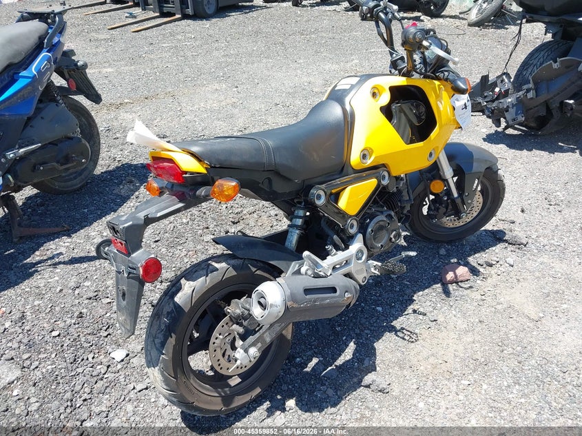 2023 Honda Grom VIN MLHJC9212P5109446 IAAI salvage auction — LEFT & RIGHT, Salvage (Pennsylvania), sold $150 on 2026-07-15 (photo 4)
