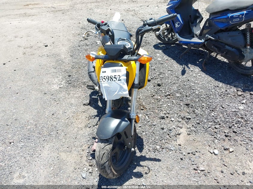2023 Honda Grom VIN MLHJC9212P5109446 IAAI salvage auction — LEFT & RIGHT, Salvage (Pennsylvania), sold $150 on 2026-07-15 (photo 5)
