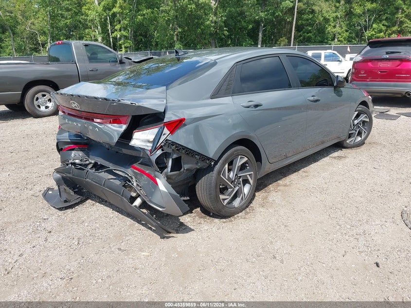 2025 Hyundai Elantra VIN KMHLM4DG3SU958024 IAAI salvage auction — REAR END, Salvage Title, sold $4,700 on 2026-08-26 (photo 4)