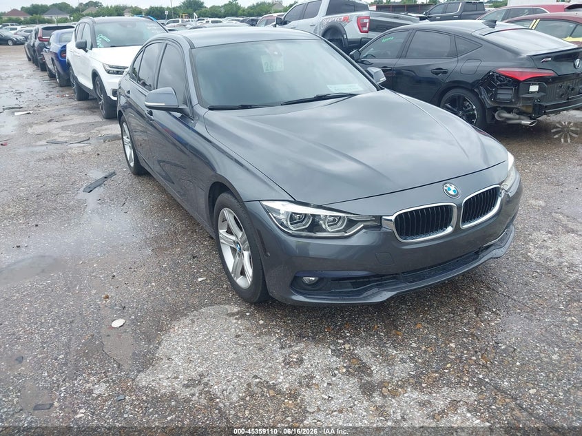 2018 BMW 3er VIN WBA8B9G54JNU98627 IAAI salvage auction — MECHANICAL, Original (Texas), sold $1,550 on 2026-07-29 (photo 1)
