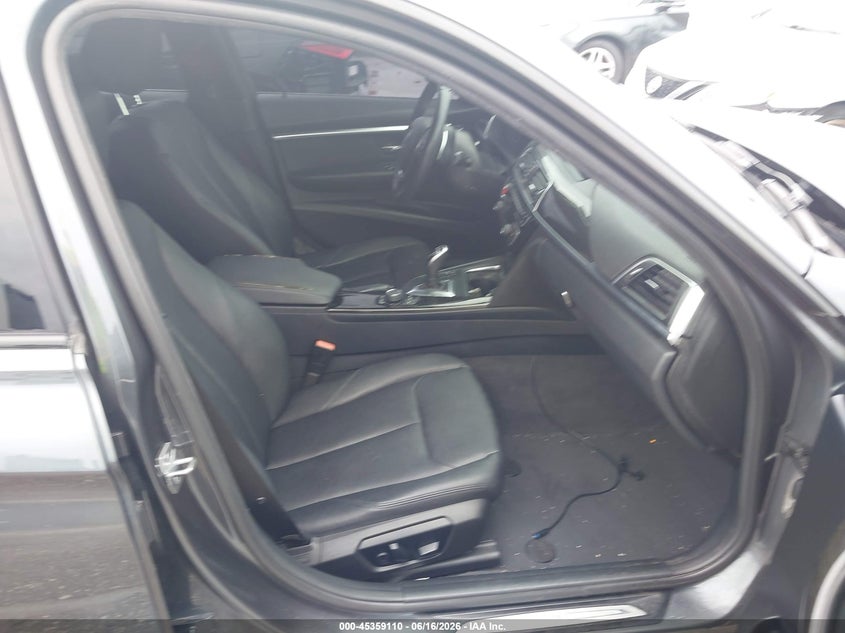 2018 BMW 3er VIN WBA8B9G54JNU98627 IAAI salvage auction — MECHANICAL, Original (Texas), sold $1,550 on 2026-07-29 (photo 5)